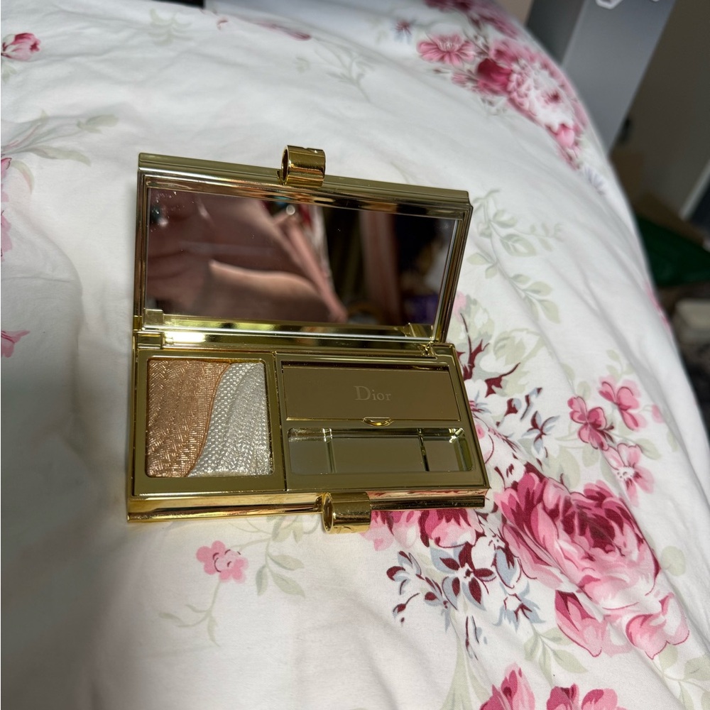 Dior Elegant Eyeshadow Palette with Gold and Pink Hues - Picture 2 of 4